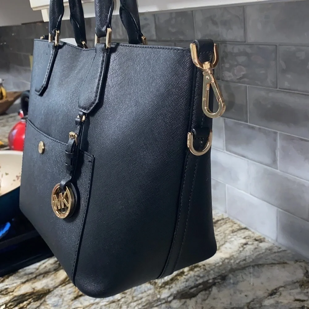 Michael Kors Jet Set TZ Snap Pocket Shoulder Bag